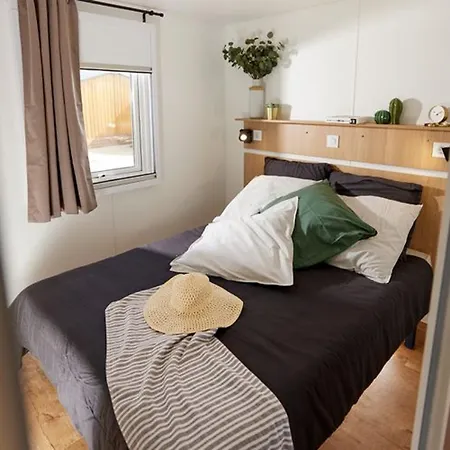 Kamp alanı Mobil-home Confortable 4 Pers Avec Terrasse - Api-1-52-611