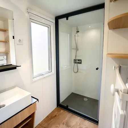 Kamp alanı Mobil-home Confortable 4 Pers Avec Terrasse - Api-1-52-611 *