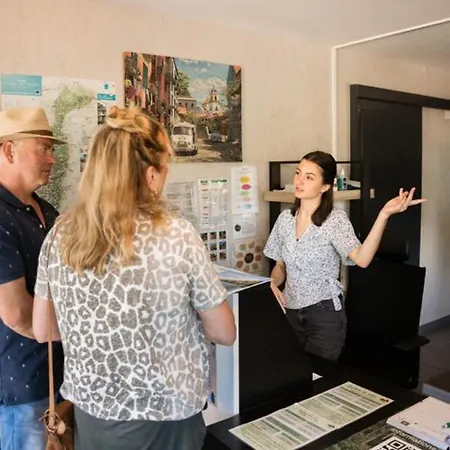 Mobil-home Confortable 4 Pers Avec Terrasse - Api-1-52-611 *